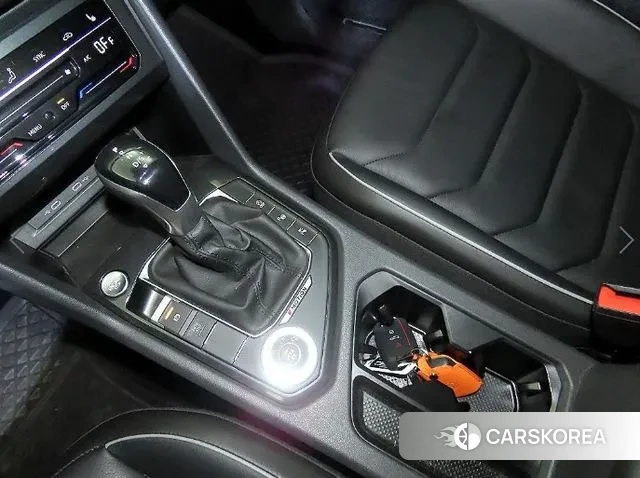 Volkswagen Tiguan second Generation 2022 Серебристо-серый из Кореи, фото 3