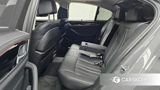 BMW 5 Series (G30) 2022 Серебристо-серый из Кореи, фото 3