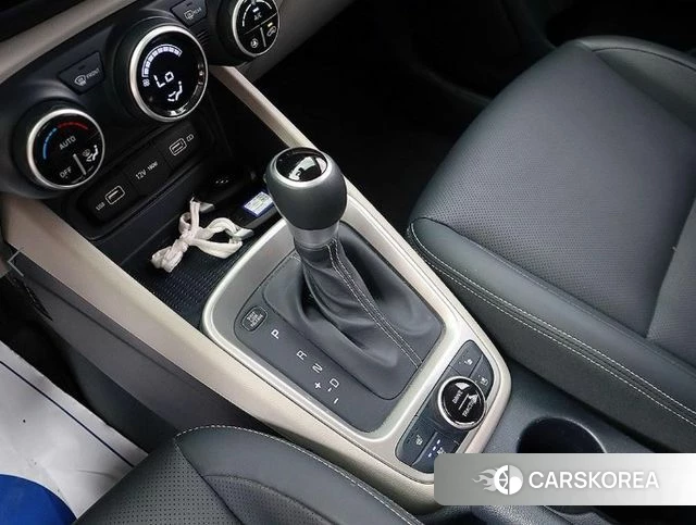 Hyundai Venue 2021 Белый из Кореи, фото 3