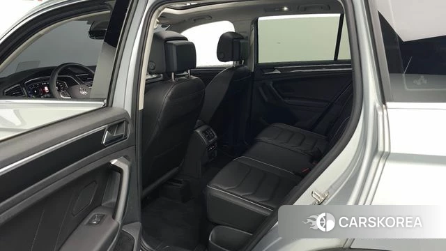 Volkswagen Tiguan second Generation 2022 Серебряный из Кореи, фото 3