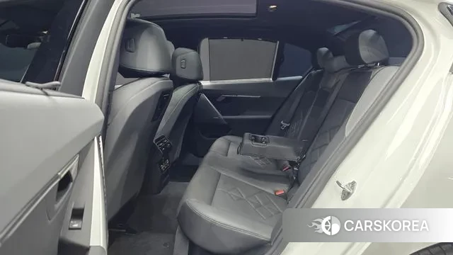 BMW 5 Series (G60) 2025 Белый из Кореи, фото 3