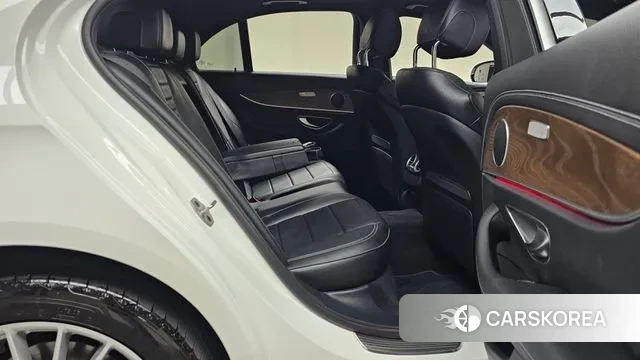 Mercedes-Benz E-Class W213 2023 Белый из Кореи, фото 3