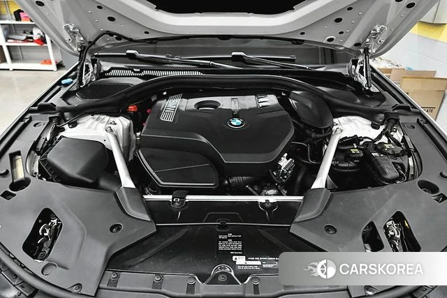 BMW 5 Series (G30) 2019 Белый из Кореи, фото 3