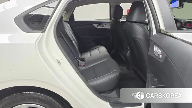 Kia The New K3 2nd generation 2021 Белый из Кореи, фото 3