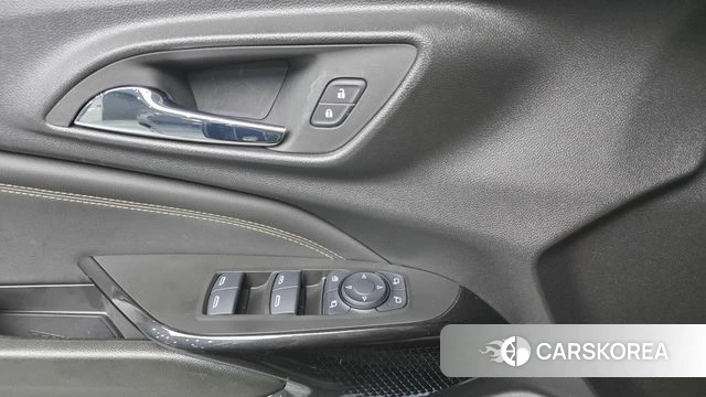 Chevrolet (GM Daewoo) Trax Crossover 2023 Черный из Кореи, фото 3