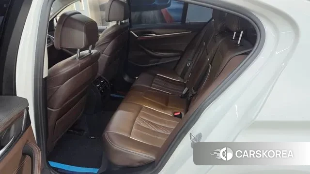 BMW 5 Series (G30) 2018 Белый из Кореи, фото 3