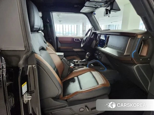 Ford Bronco 6th Generation 2022 Черный из Кореи, фото 3