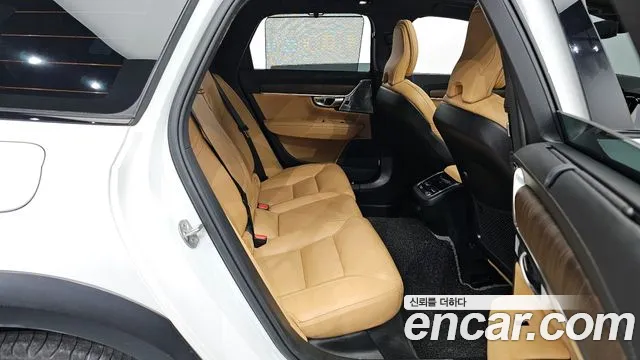 Volvo V90 Cross-Country 2023 Белый из Кореи, фото 3