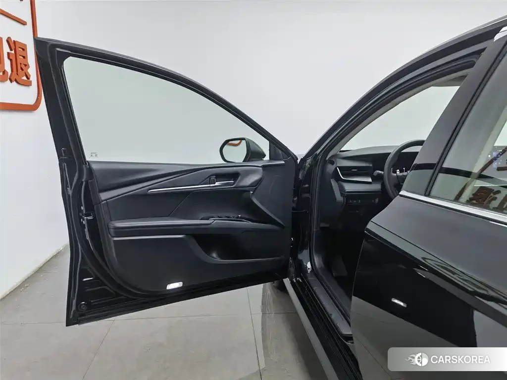 Toyota Camry 2025 Черный из Китая, фото 3
