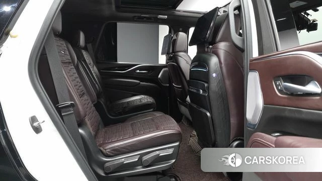 Cadillac Escalade 5th Generation 2022 Черный из Кореи, фото 3