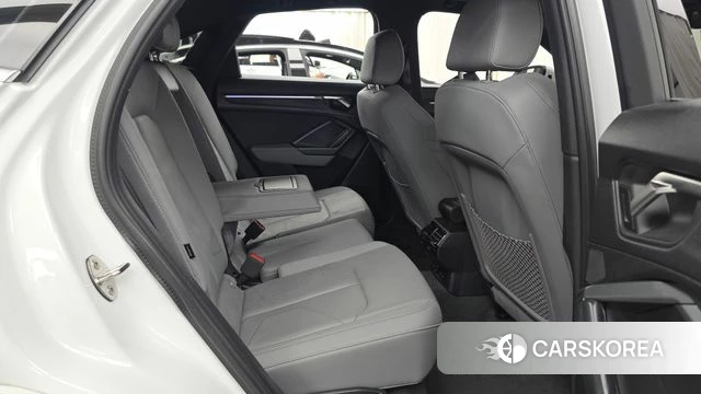 Audi Q3 (F3) 2024 Белый из Кореи, фото 3