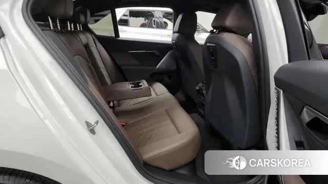 BMW 5 Series (G60) 2025 Белый из Кореи, фото 3