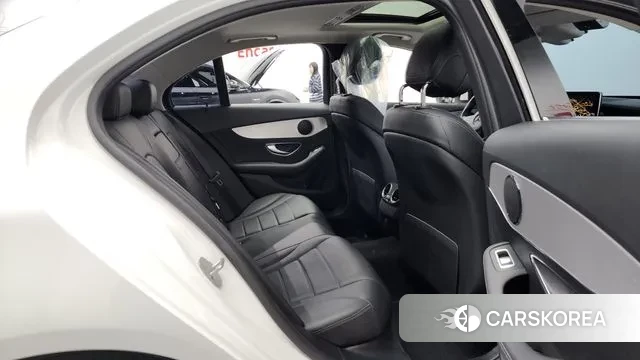 Mercedes-Benz C-Class W205 2018 Белый из Кореи, фото 3