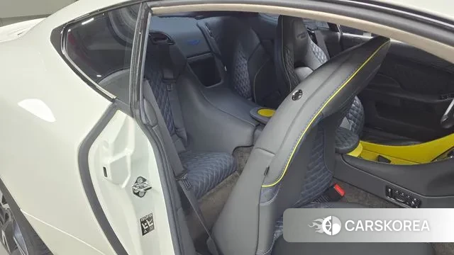 Aston Martin Vanquish S 2018 Белый из Кореи, фото 3