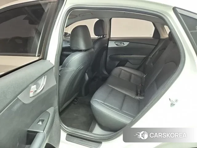 Kia The New K3 2nd generation 2021 Белый из Кореи, фото 3