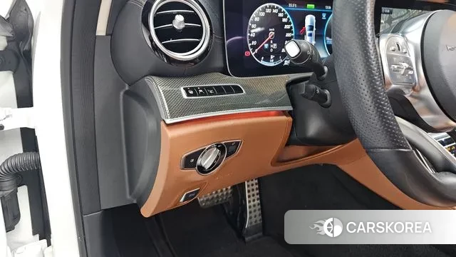 Mercedes-Benz E-Class W213 2019 Белый из Кореи, фото 3