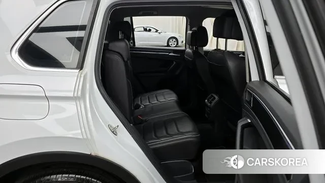 Volkswagen Tiguan second Generation 2022 Белый из Кореи, фото 3