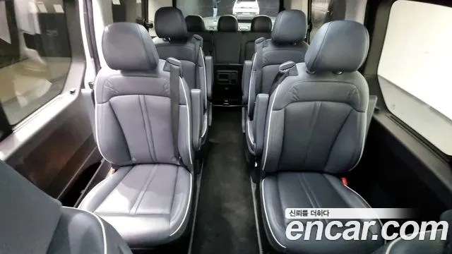 Hyundai Staria 2022 Белый из Кореи, фото 3