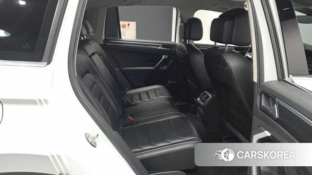 Volkswagen Tiguan second Generation 2021 Белый из Кореи, фото 3
