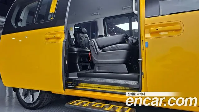 Hyundai Staria 2022 Желтый из Кореи, фото 3