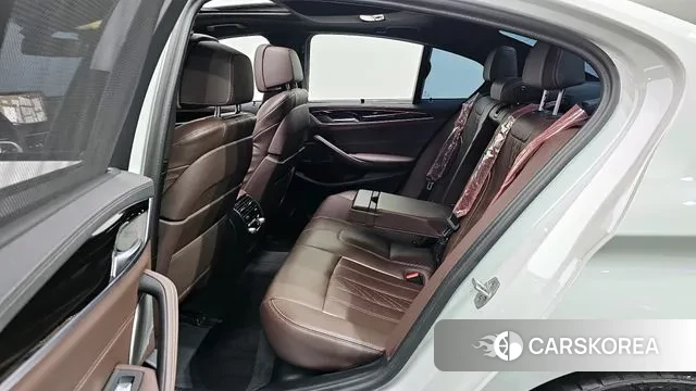 BMW 5 Series (G30) 2023 Белый из Кореи, фото 3