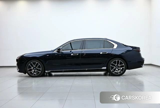 BMW 7 series 2024 Черный из Китая, фото 3