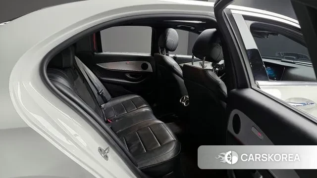 Mercedes-Benz E-Class W213 2021 Белый из Кореи, фото 3