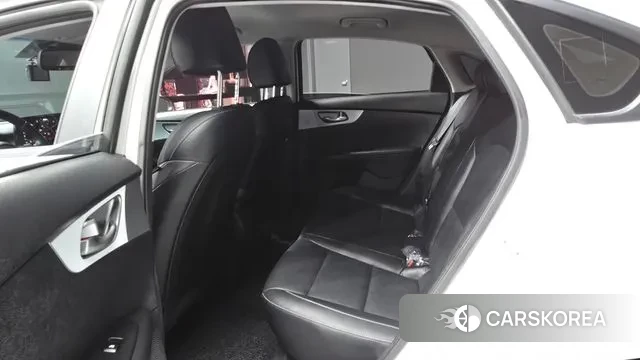 Kia The New K3 2nd generation 2021 Белый из Кореи, фото 3