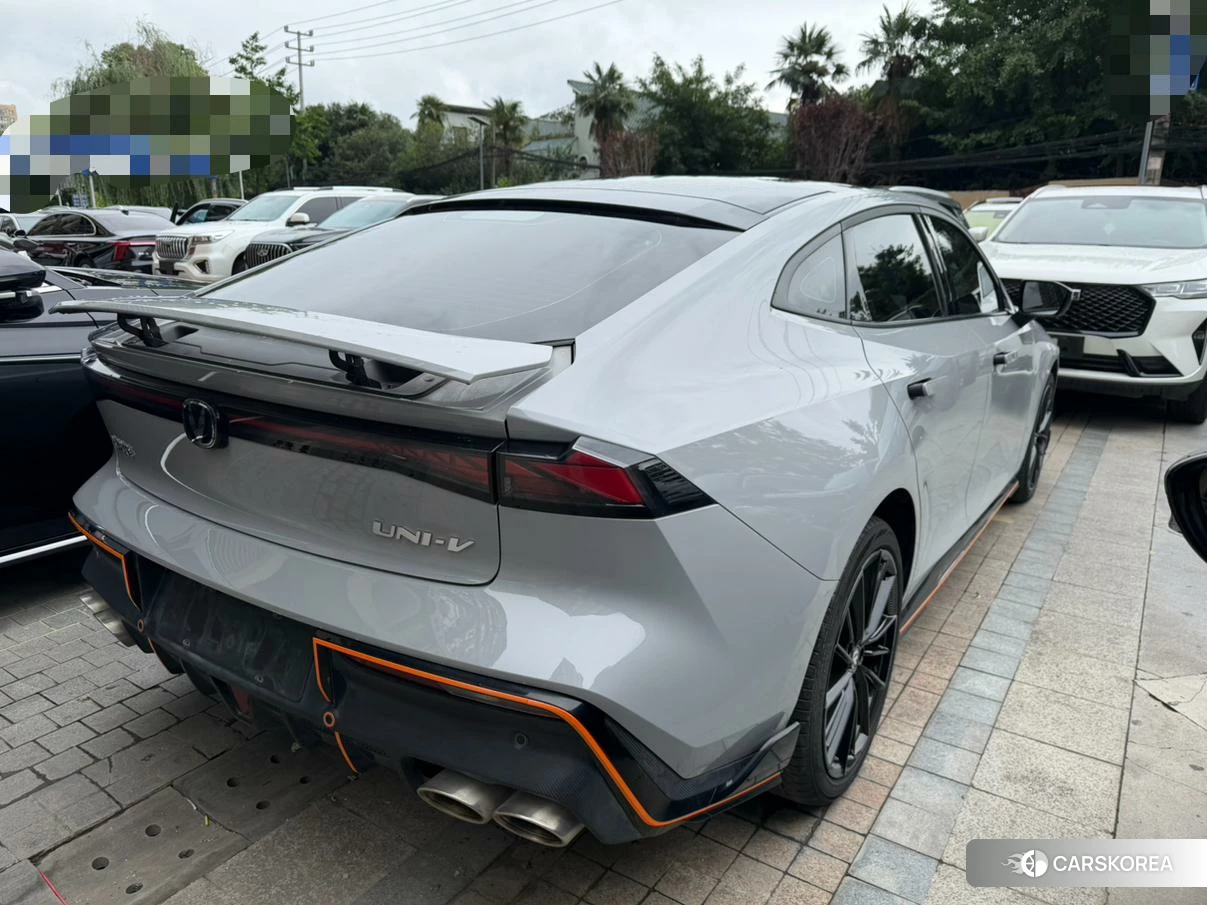 Chang'an UNI-V 2023 Серебристо-серый из Китая, фото 3