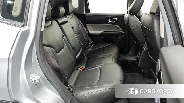 Jeep Compass 2nd Generation 2022 Серебристо-серый из Кореи, фото 3