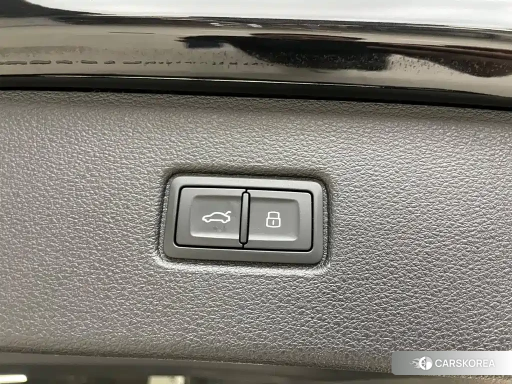 Audi Q7 2025 Черный из Китая, фото 3