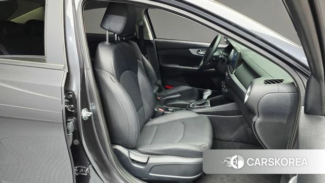 Kia The New K3 2nd generation 2023 Серый из Кореи, фото 3