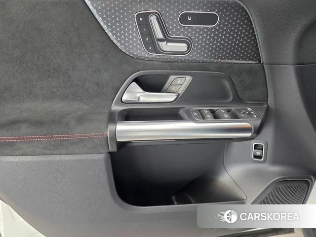 Mercedes-Benz GLA - Class H247 2024 Белый из Кореи, фото 3