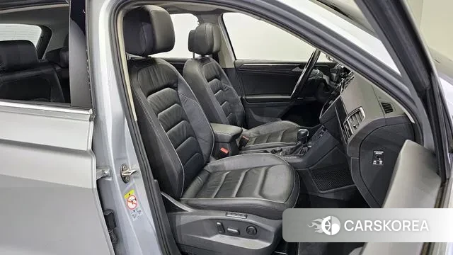 Volkswagen Tiguan second Generation 2018 Серебряный из Кореи, фото 3