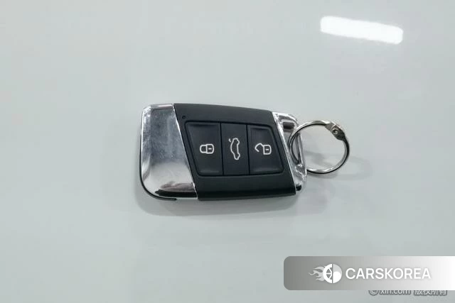 Volkswagen CC 2023 Белый из Китая, фото 3