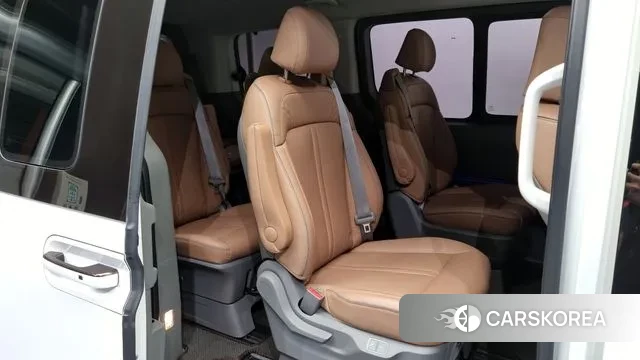 Hyundai Staria 2023 Белый из Кореи, фото 3