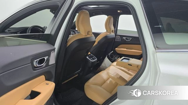 Volvo XC60 second Generation 2021 Белый из Кореи, фото 3