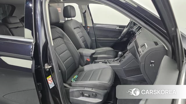 Volkswagen Tiguan second Generation 2020 Черный из Кореи, фото 3