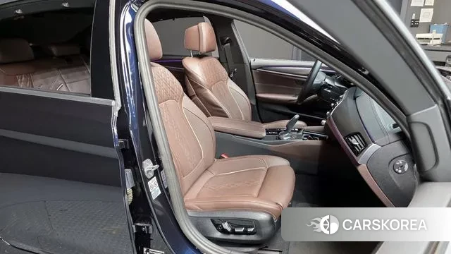 BMW 5 Series (G30) 2023 Черный из Кореи, фото 3