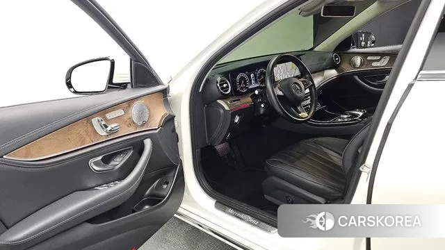 Mercedes-Benz E-Class W213 2018 Белый из Кореи, фото 3