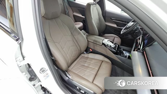 BMW 5 Series (G60) 2024 Белый из Кореи, фото 3