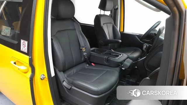 Hyundai Staria 2023 Желтый из Кореи, фото 3