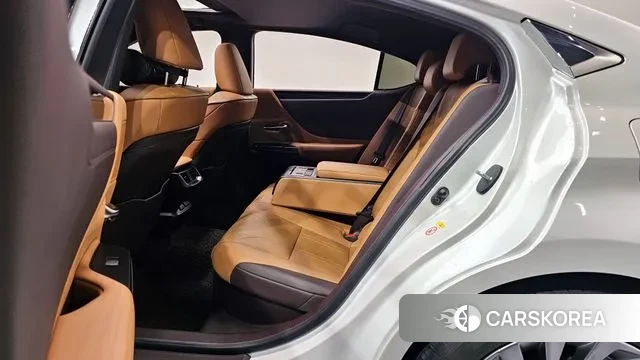 Lexus ES300h 7th generation 2019 Белый из Кореи, фото 3