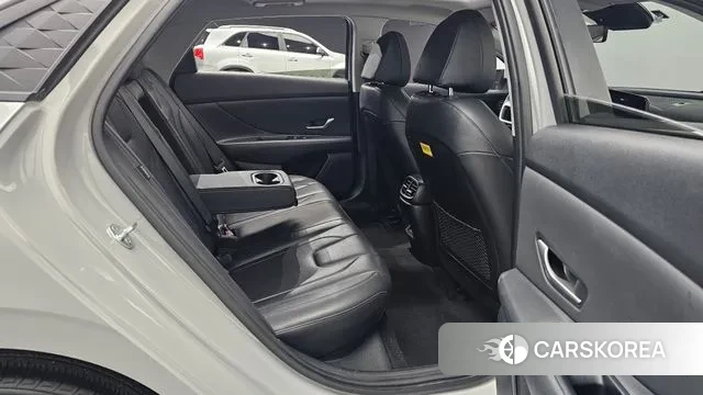 Hyundai The New Avante (CN7) 2024 Серебристо-серый из Кореи, фото 3