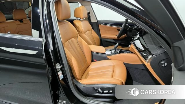 BMW 5 Series (G30) 2021 Черный из Кореи, фото 3