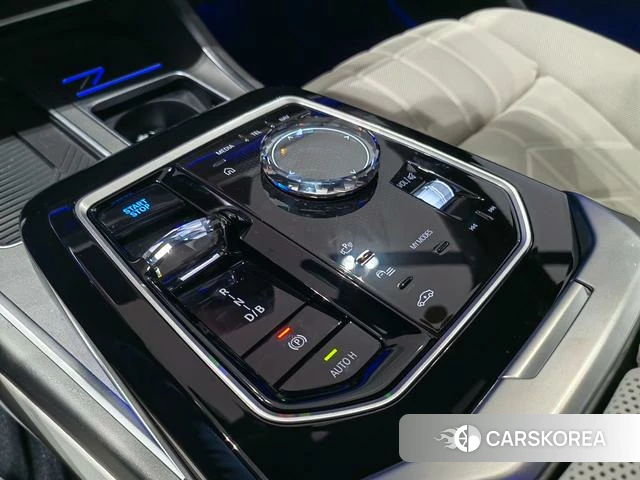 BMW i7 2025 Красный из Китая, фото 3