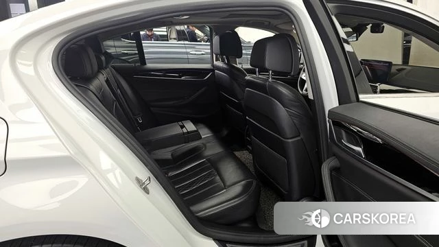 BMW 5 Series (G30) 2021 Белый из Кореи, фото 3