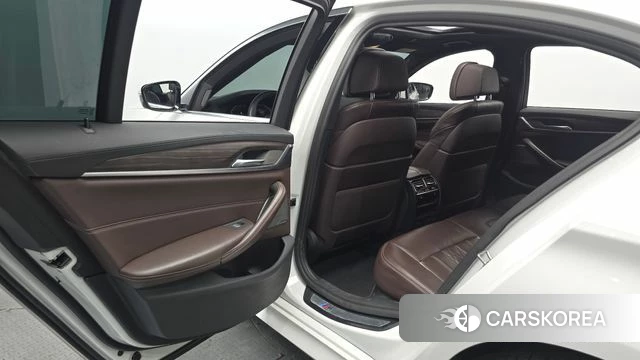 BMW 5 Series (G30) 2020 Белый из Кореи, фото 3