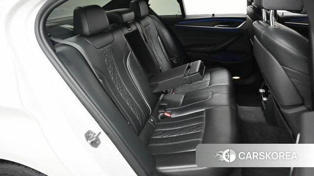 BMW 5 Series (G30) 2018 Белый из Кореи, фото 3