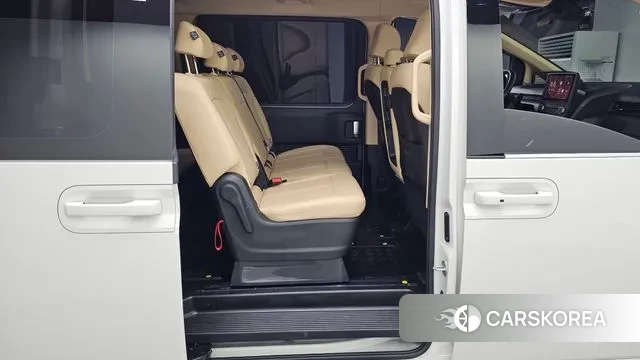 Hyundai Staria 2023 Белый из Кореи, фото 3